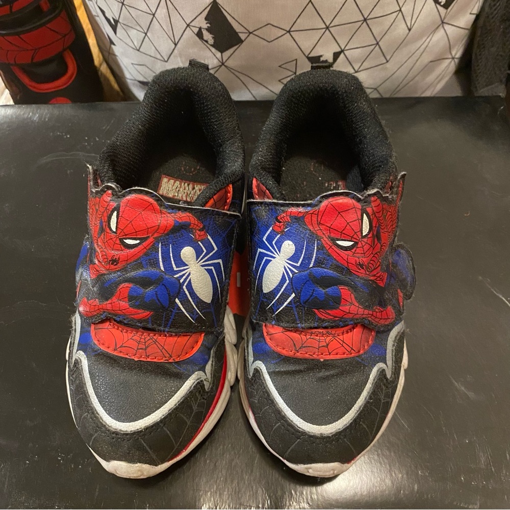 Kid spiderman shoes size 11